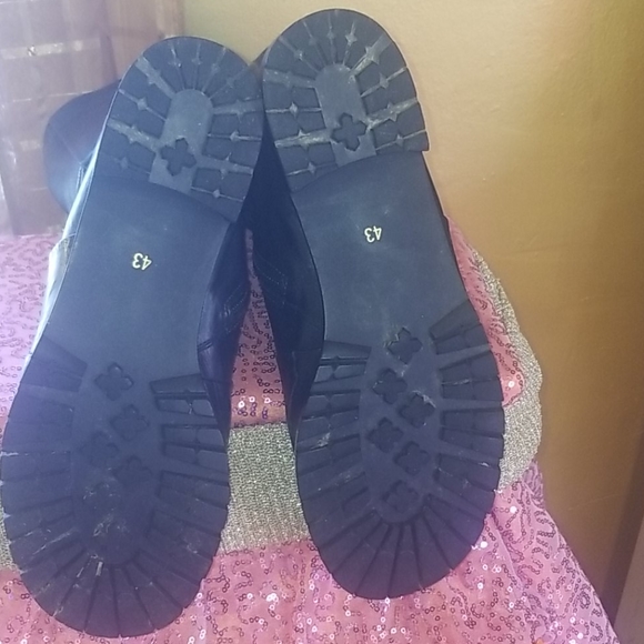 Boots - Picture 5 of 11